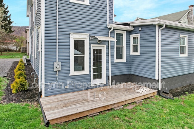 Building Photo - 14208 Temple St