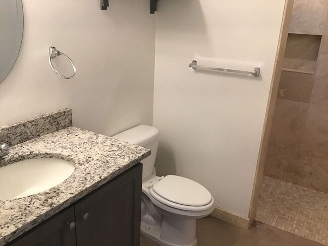 Building Photo - Modern, beautiful 3Bdrm, 2ba unfurnished i...