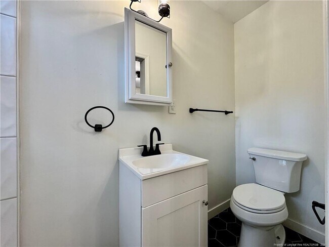 Building Photo - 313 N Moore St