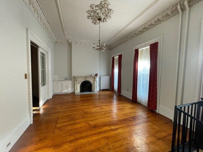 Building Photo - 33 Upton St