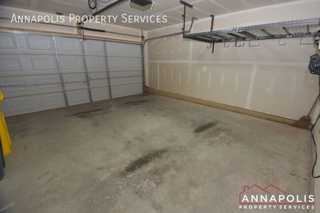 Building Photo - 717 Millhouse Dr