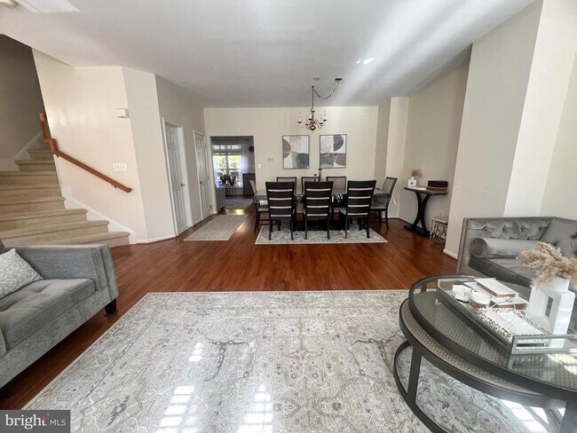 Building Photo - 7317 Hampton Manor Pl