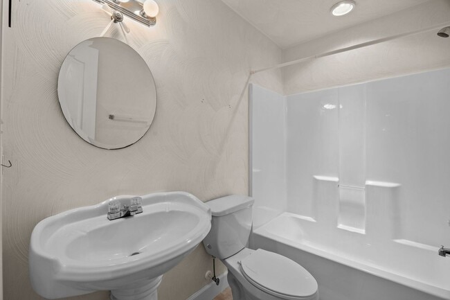 Building Photo - Beautiful Spacious Home for Rent in Norfolk!