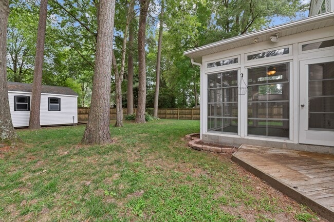 Building Photo - Your Dream Home Awaits!
