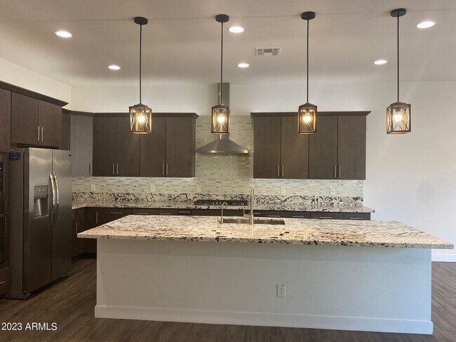 Building Photo - 7218 W Pinnacle Vista Dr