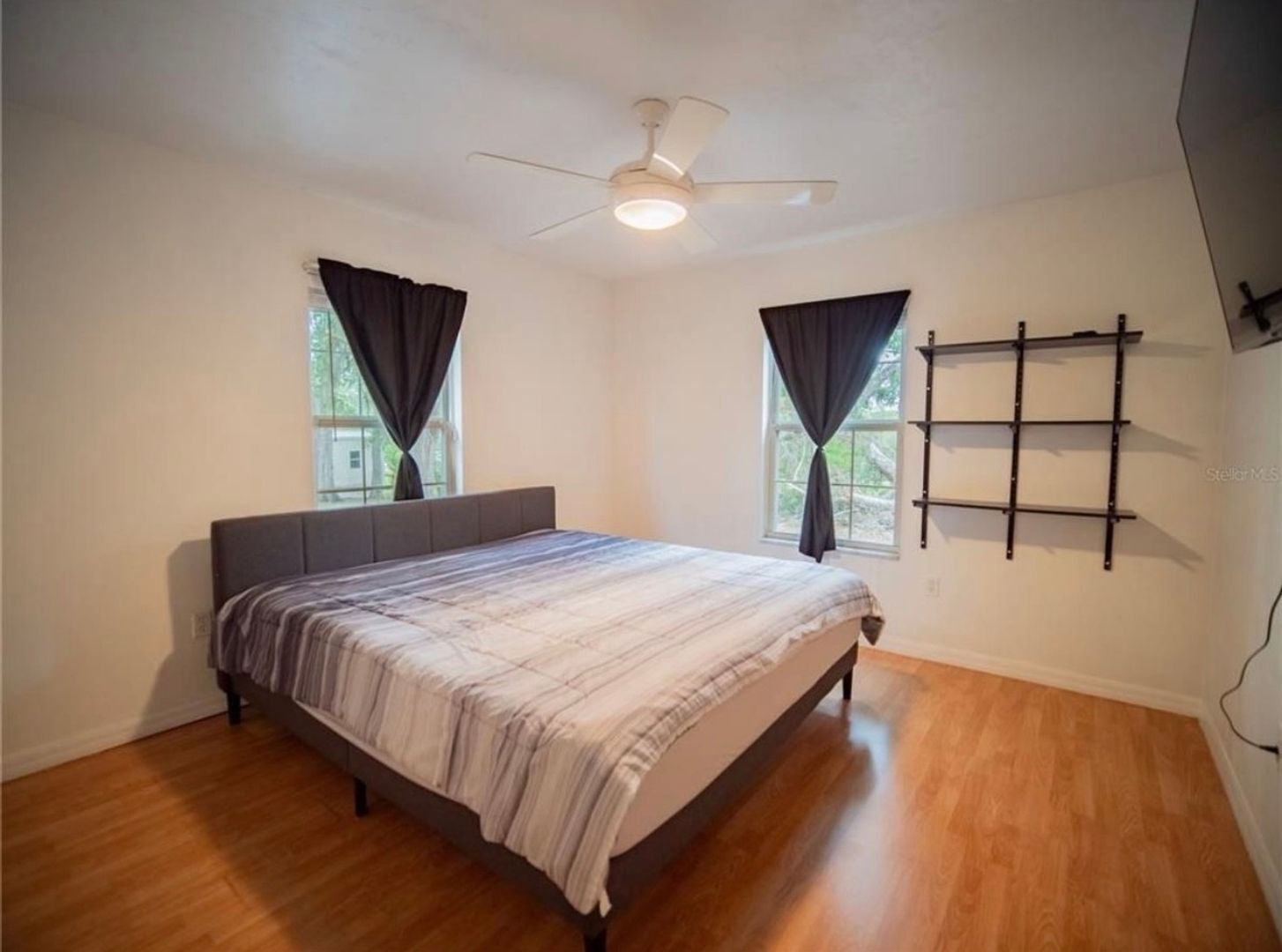 Building Photo - 720 NW Zack Dr