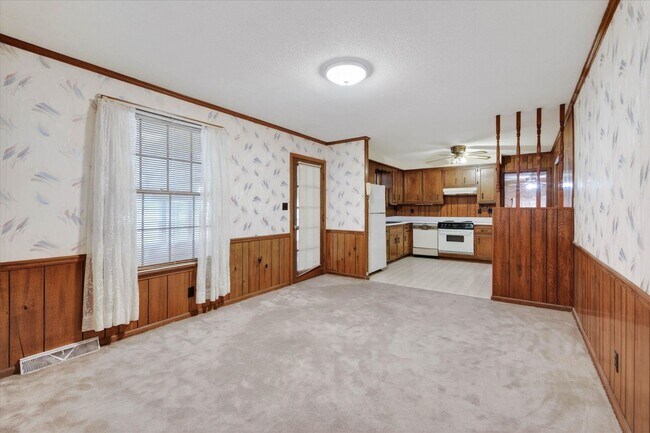 Building Photo - 2 Bedroom Dog Friendly Home For Rent With Large Bonus Room!