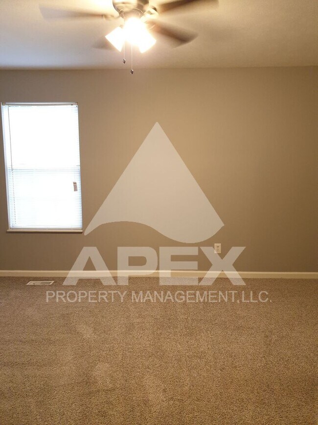 Building Photo - Beautiful 3 Bd 2.5 Ba Single Family Home in West Knoxville!!