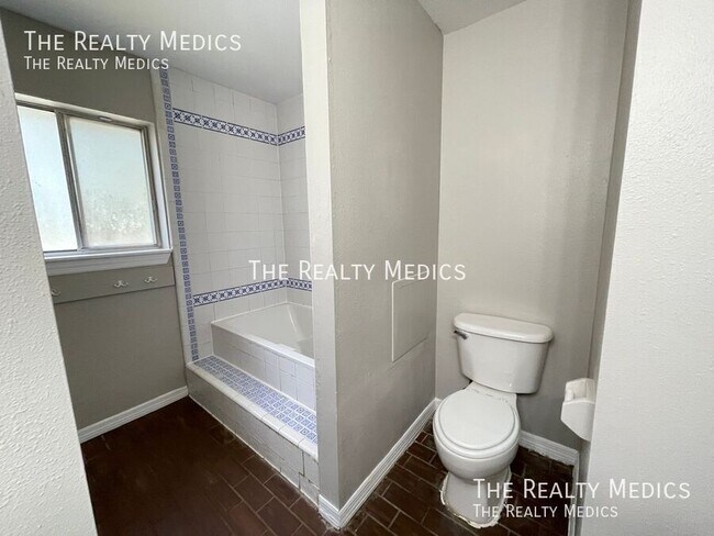 Building Photo - AMAZING 3 Bedroom 2 Bathroom Home In Orlando!