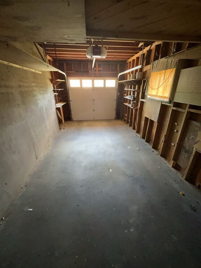 Building Photo - Beautiful Home Minutes from Uptown Albuquerque!