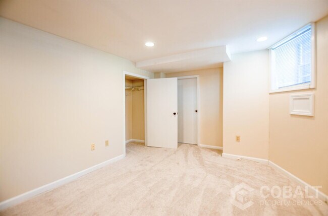 Building Photo - 867 Rosedale Rd NE