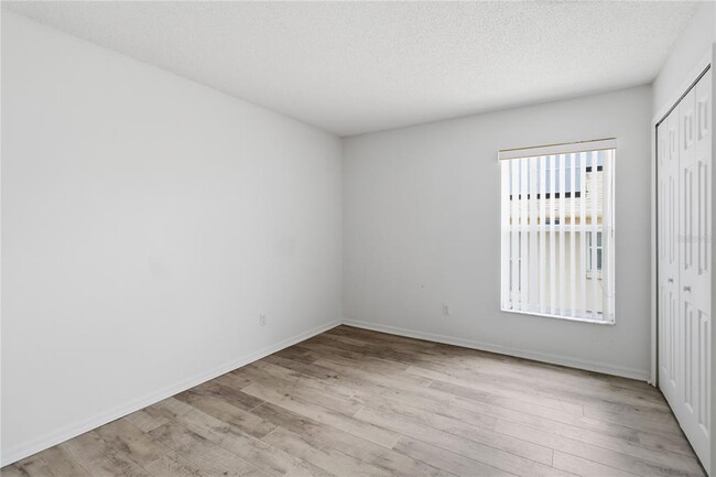 Building Photo - 210 Pine Cone Dr