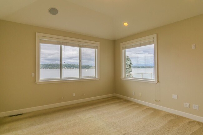 Building Photo - 4Bd/4Ba Seattle Home
