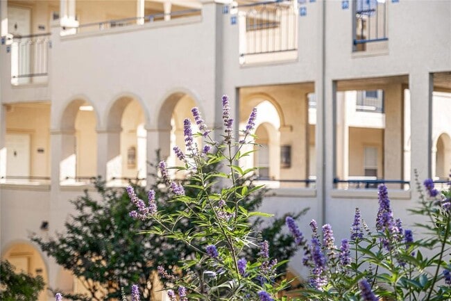 Building Photo - 3404 American Dr