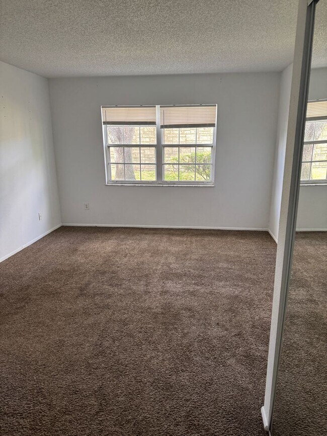 Building Photo - Great rent and a great community