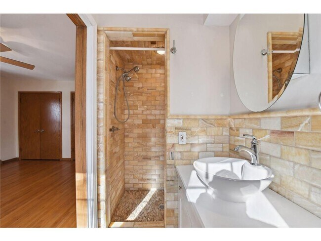 Building Photo - 5207 Doncaster Way