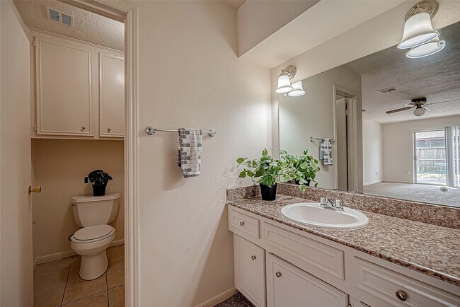 Building Photo - 10607 Silkwood Dr