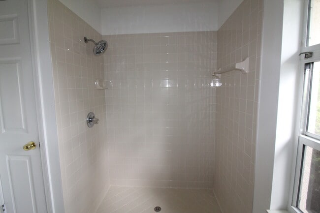 master shower - 23 Richelieu Ln