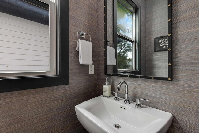 Building Photo - 1114A Wade Ave