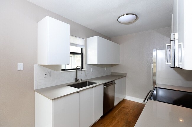 Building Photo - Waterfront living at The Shores in Richmond