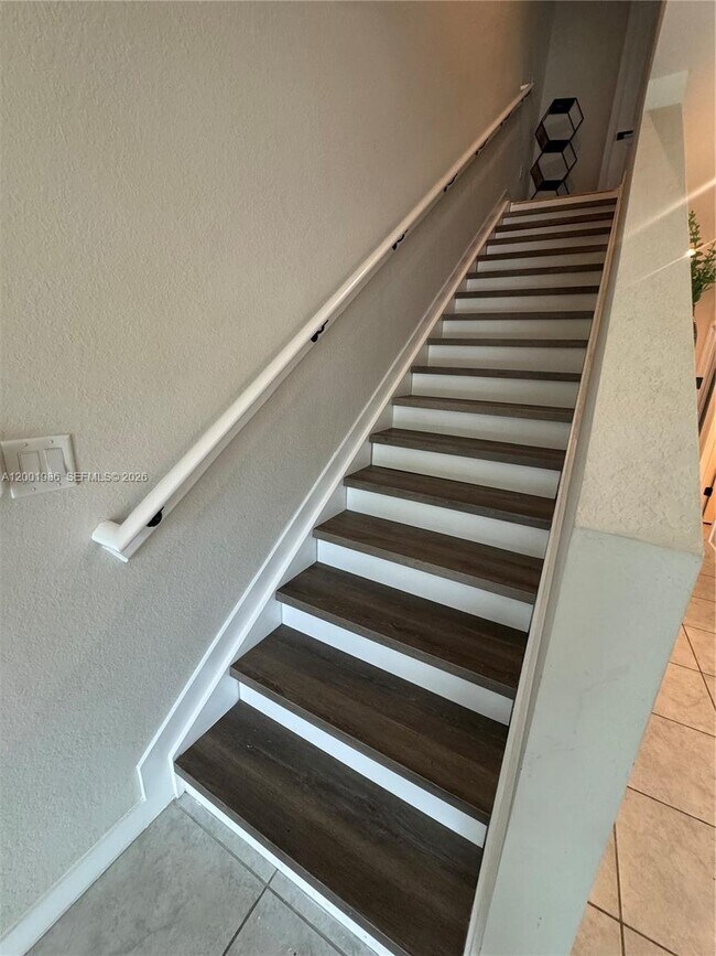 Building Photo - 1009 NW 4th Ter