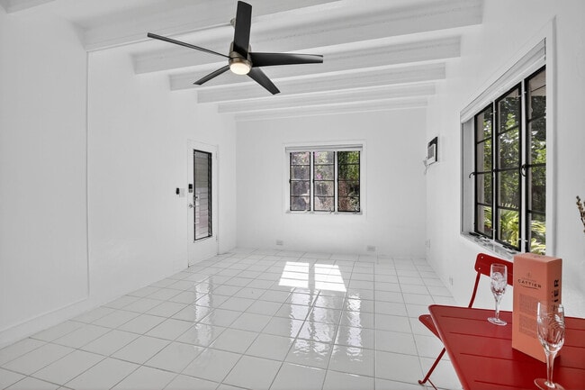 Building Photo - 501 SW 5th St