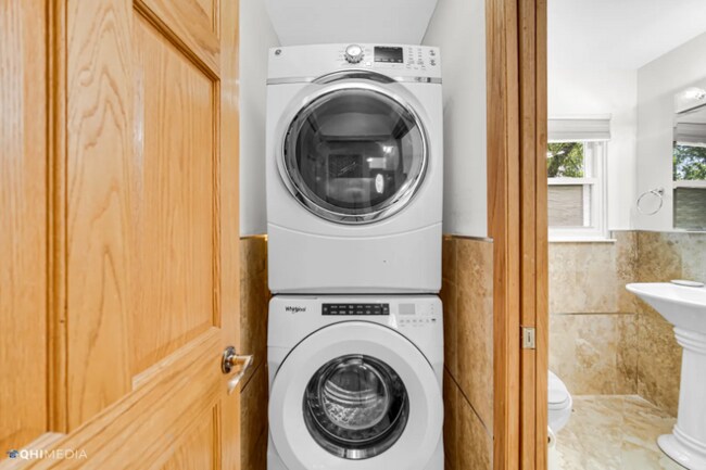 Building Photo - 1117 E Kitson Dr