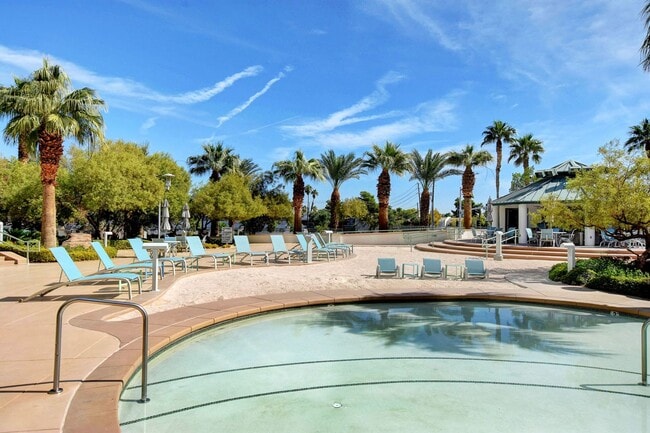 Building Photo - Turnberry Towers 1904E-Strip/Golf/City Views from this Fully Furnished 1Bd Residence