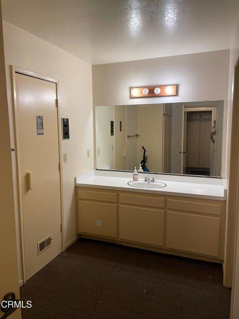 Building Photo - 852 N Monterey St