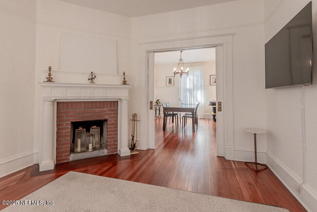 Building Photo - 1838 Silver St