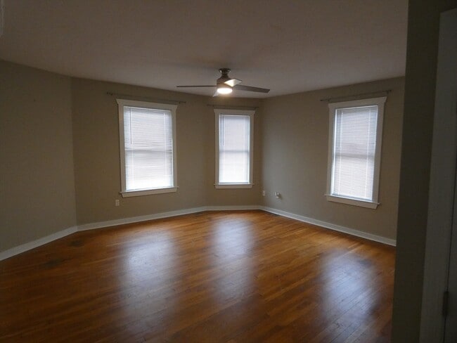 Building Photo - 2 Main St