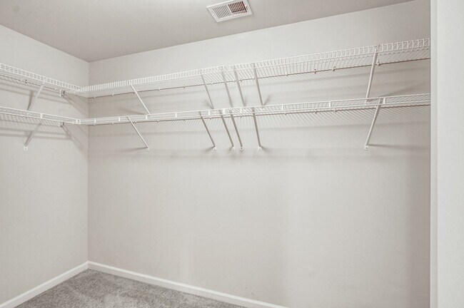 Building Photo - 4639 Southwind Rd
