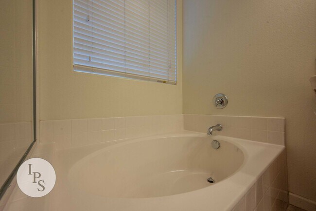 Building Photo - Harlan Ranch Clovis Home, 3BR/2BA, Amazing Community - Lots of Amenities!