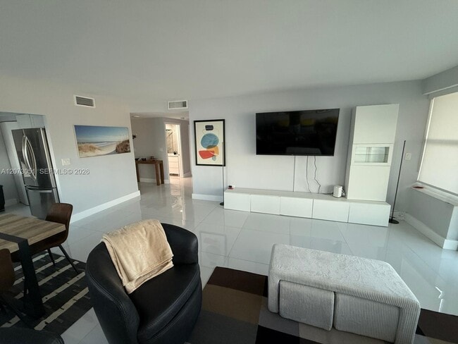 Building Photo - 3111 N Ocean Dr