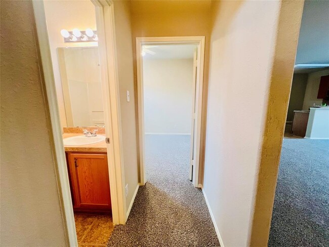 Building Photo - 15042 Silhouette Ridge Dr
