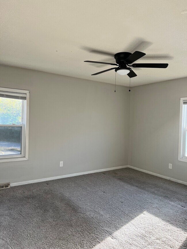 Building Photo - 8600 Countryshire Ln