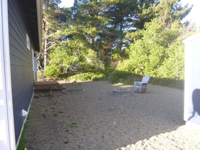 Building Photo - 2 bedroom close to the beach