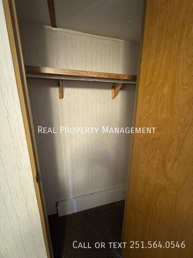 Building Photo - 3101 Western Hills Dr W