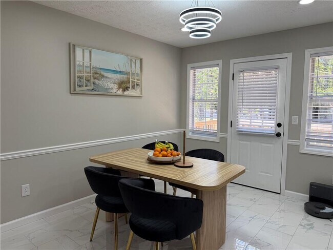 Building Photo - 934 Bay Ridge Dr