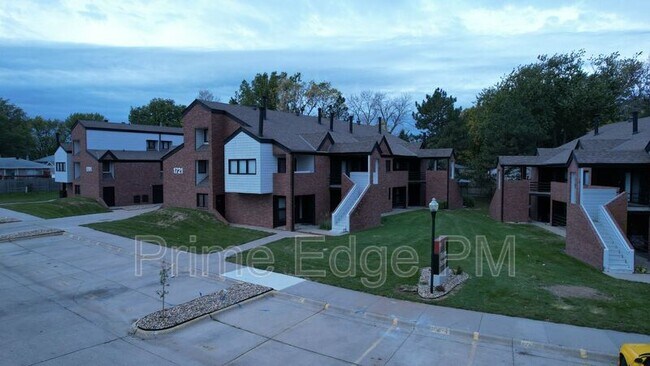Building Photo - 1721 Ridgehaven Ct