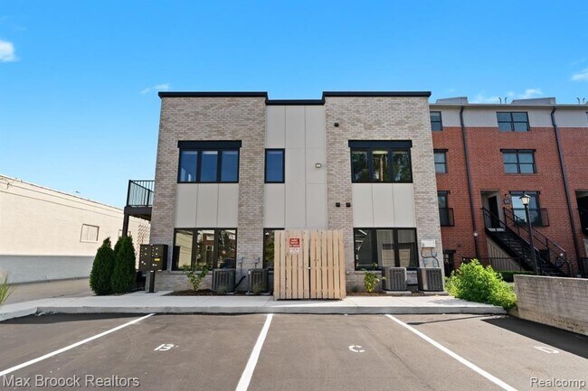 Building Photo - 105 Laurel Ct