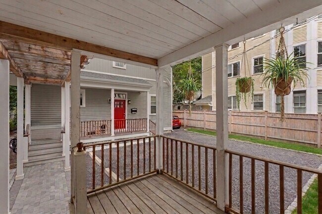 Building Photo - 191 Davis Ave