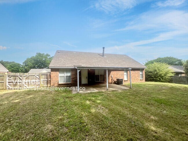 Building Photo - 3525 Dorchester Dr