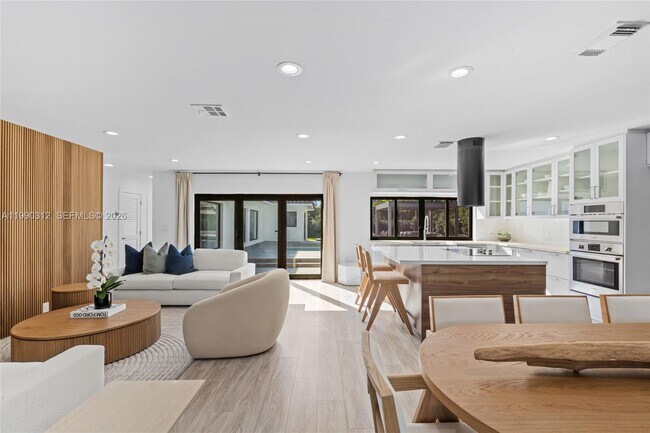 Building Photo - 116 W 1st Ct