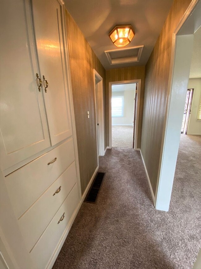 Building Photo - Beautiful Home in Old Southwest Reno w/Large Backyard