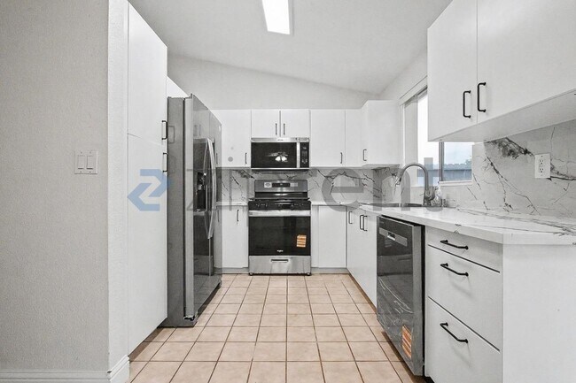Building Photo - 8375 Grand Cru Dr