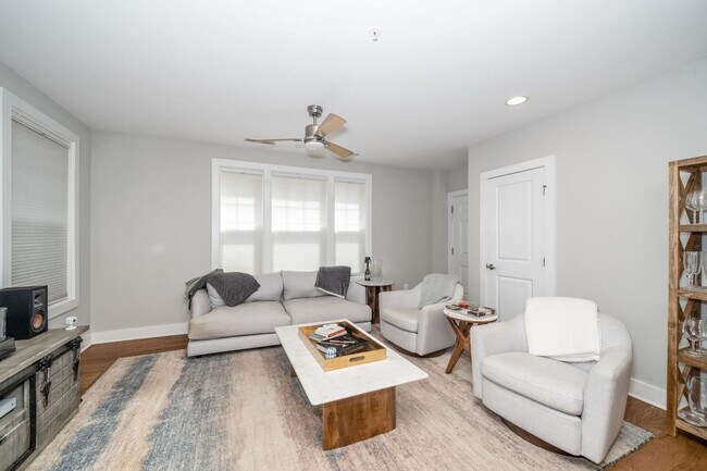 Building Photo - Move-in Ready Downtown Raleigh Condo - Walk to Seaboard Station!