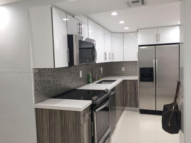 Building Photo - 210 174th St