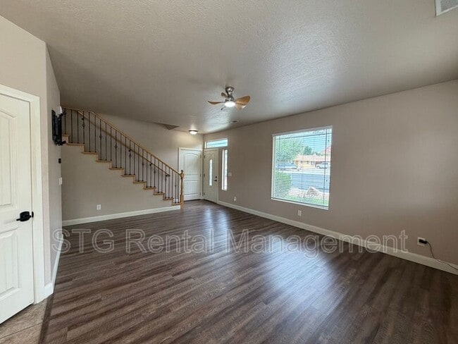 Building Photo - 449 W 500 N