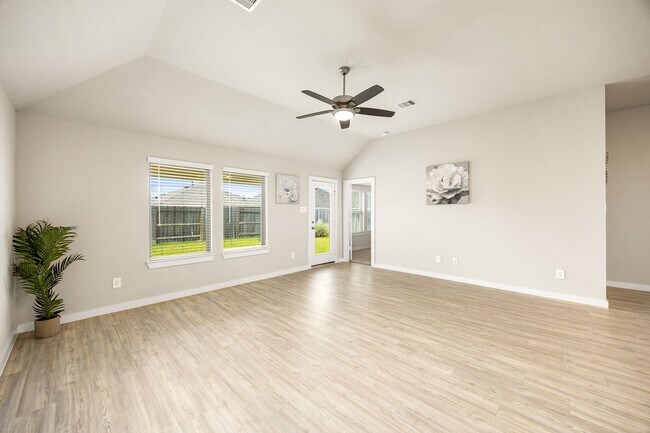Building Photo - 723 Larkspur Shadow Dr